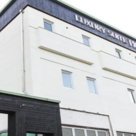 Hotel CC Отели рядом с достопримечательностью «Стадион Пхаджу»
