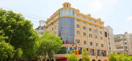 Oyo Hongta Hotel Отели рядом с достопримечательностью «Fuliang Museum»
