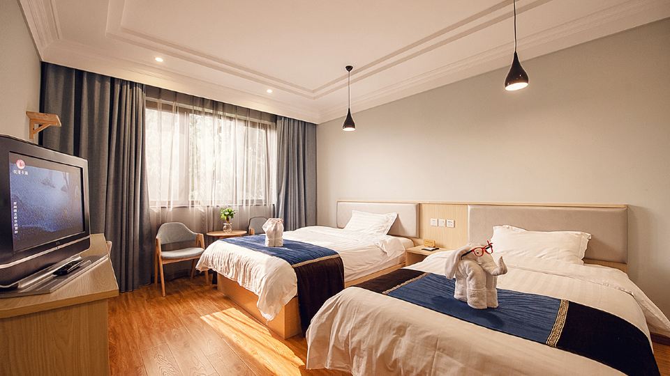 Chunlan Business Hotel