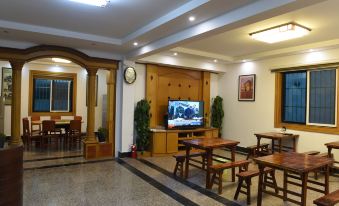 Hefeng Courtyard Inn