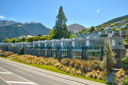 Swiss-Belsuites Pounamu Queenstown Отели рядом с достопримечательностью «St Peter's Anglican Church»