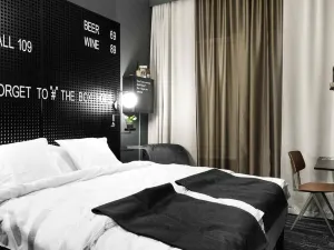 Quality Hotel The Box