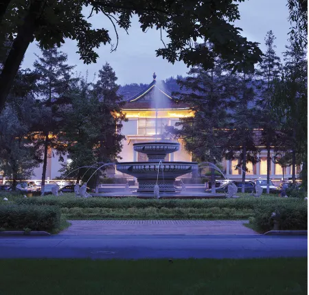 Victory Hotel Отели рядом с достопримечательностью «Kumbum Monastery»