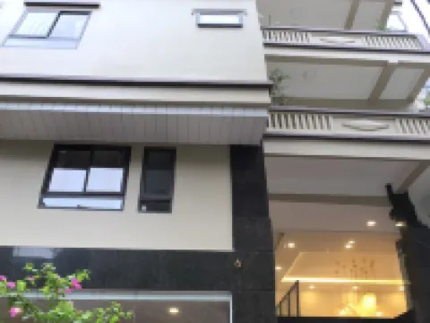 V House 5 Serviced Apartment Hotels near My Dinh National Stadium