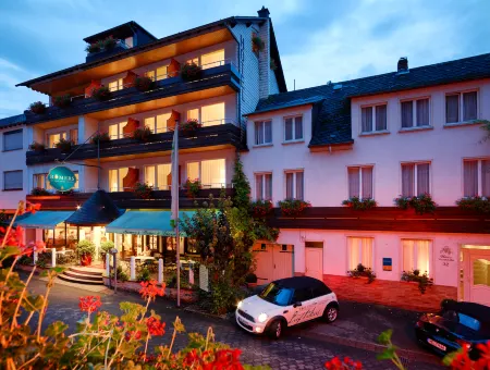 Ringhotel Bömers Mosel Landhotel Отели в г. Бад-Бертрих