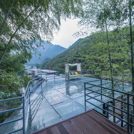 Huangshan Qingtan Peak No. 6 Theme Bed and Breakfast