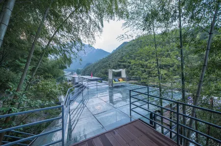 Huangshan Qingtan Peak No. 6 Theme Bed and Breakfast