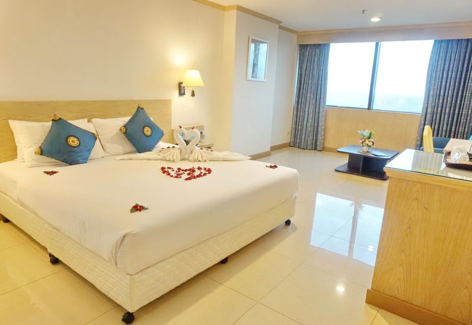 Bay Srinakarin Hotel Over view