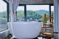 Hutong Li Zhumengju Inn