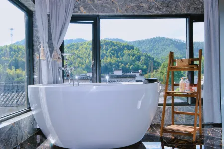 Hutong Li Zhumengju Inn