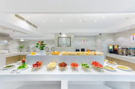 Ling Shang Hotel (Yiwu International Trade City)