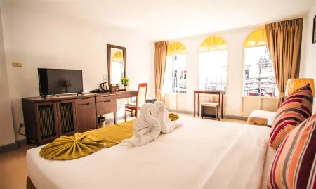 Sino House Patong Отели рядом с достопримечательностью «Tha Rua Shrine»