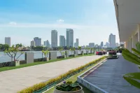 Ramada Plaza by Wyndham Bangkok Menam Riverside Hôtels à : Au bord de la rivière