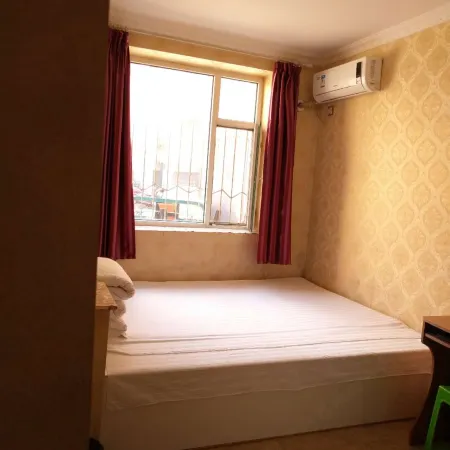Baicheng Yanlin Fashion Hotel