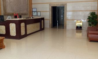 Rongxian Huangting Business Hotel