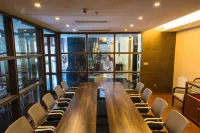 Royale Celebrity Hotel