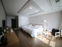 Hotel Aroha Hotels near Bong-Wonsa
