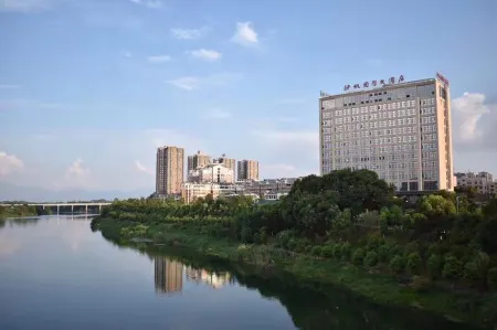 Pingjiang Shenfan International Hotel Отели в г. Пинцзян