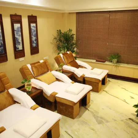 Enrichee Gloria Plaza Hotel