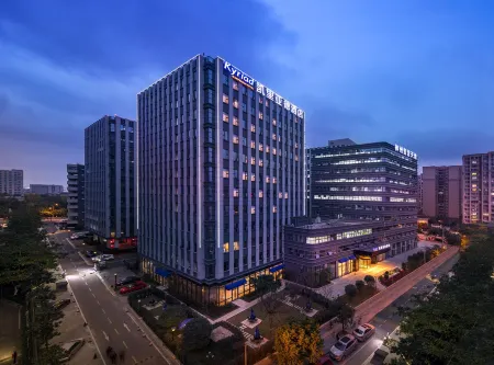 Kyriad Marvelous Hotel (Chengdu Wuhou Shuangnan) Отели рядом с достопримечательностью «Chengdu Wuhou Jinhuaqiao Residential District Jinfeng Community Cultural Center»