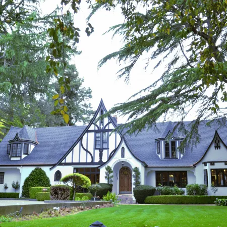 Candlelight Inn (Adults Only)
