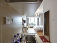 途寓主题公寓(广州安华汇店) - 法式浪漫大床房