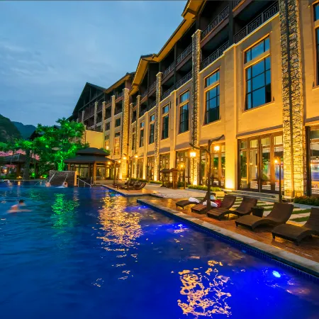 Maple Aroma Valley Hot Spring Resort Hotel