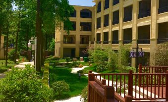 Huanting Fushi Shanju Holiday Hotel