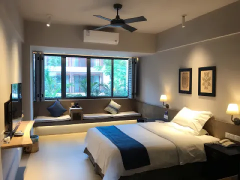 Xishuangbanna Jinghongyun Jintai Resort Hotel Hotels near The Great Pagoda Temple of Jinghong