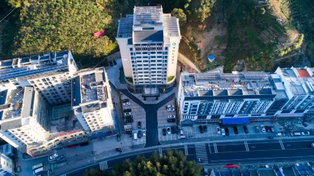 Henghua Tianju Hotel Отели рядом с достопримечательностью «Световой вершина»