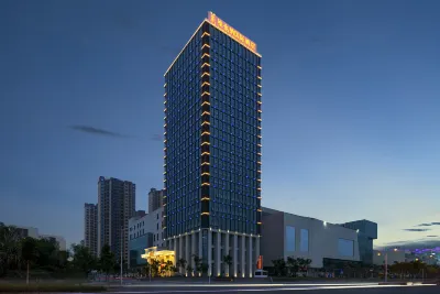 Vienna International Hotel (Danzhou Dingshang Square) Hotels in Danzhou City Center / summer square / Western Hospital