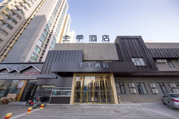 酒店位于北京市丰台区马家堡东路,地铁十号线角门东站c口出向南步行5
