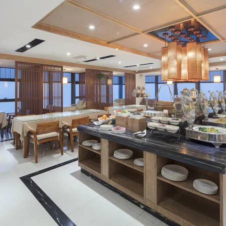 QIANNA HOTEL(Zhongyuan International Expo Center Fenghuangtai Subway Station) Отели рядом с достопримечательностью «Начальная школа иностранных языков, Хуйцзэнь, Гуанчжоу»