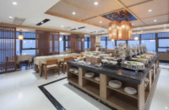 QIANNA HOTEL(Zhongyuan International Expo Center Fenghuangtai Subway Station)