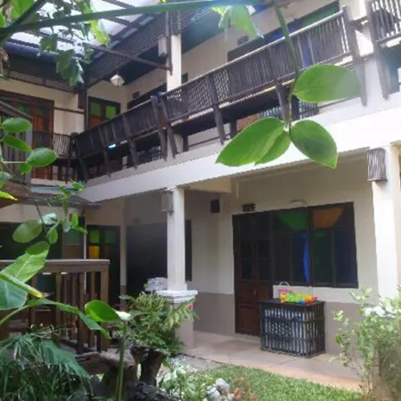 Saithong Guest House Old City Отели рядом с достопримечательностью «Храм Ват-Чианг-Ман»