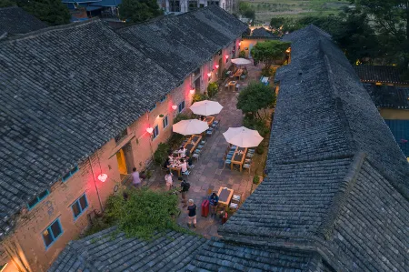 Yangshuo Gillingtree Hotel ( Yulong River Scenic Area) Отели рядом с достопримечательностью «Totem Ancient Trail»