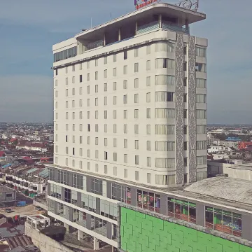 FOX Hotel Pekanbaru Отели рядом с достопримечательностью «Река Сиак»