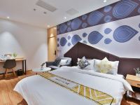 朋派青年艺术酒店(上海火车站店)