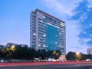 Spring Time Hotel (Guangzhou East Station Yantang Metro Station)