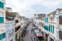 Haikou Monet Garden French Light Luxury Hostel (Qilou Old Street)