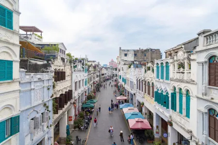 Haikou Monet Garden French Light Luxury Hostel (Qilou Old Street) Отели рядом с достопримечательностью «Hainan Institute of Science & Technology»