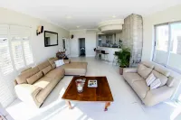 Oceansnest Guest House Hotels in Bloubergstrand