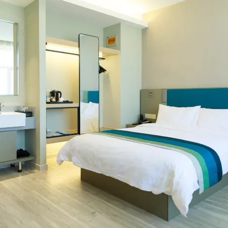 Homeinn Selected Hotel (Ulanhot Railway Station Zhanqian)
