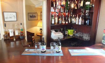 The Moelwyn Hotel & Restaurant