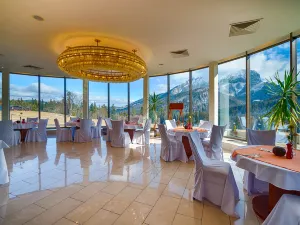 塔特蘭斯卡哈維里納蒙特堡養生 Spa 酒店