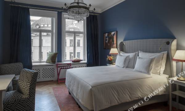 The Sparrow Hotel