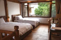 Habuda Yungu Hostel Hotels in Weixi