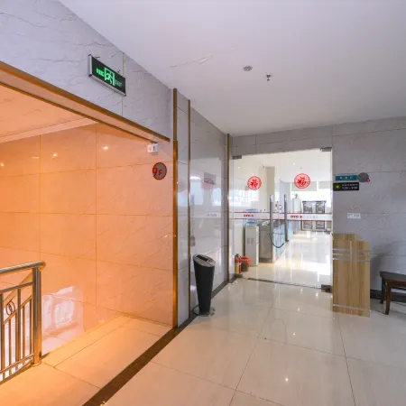 Guigang Guiping Tianhe Business Hotel