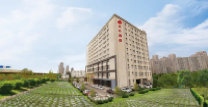 Hongye Hotel (Wuhan International Expo Center & Yangsigang Yangtze River Bridge) فنادق في 