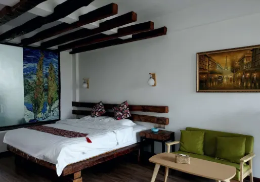Honghe Lotus Inn